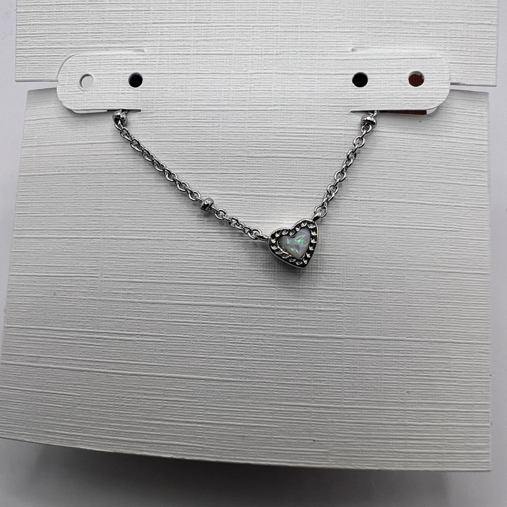 NWT Kendra Scott Mini Ari Heart Satellite Pendant Necklace in Mother of Pearl - Picture 7 of 15